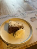 Torta di Nocciole con Gelato alla Vaniglia fatto in casa